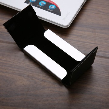 Визитница из черной кожи с гравировкой