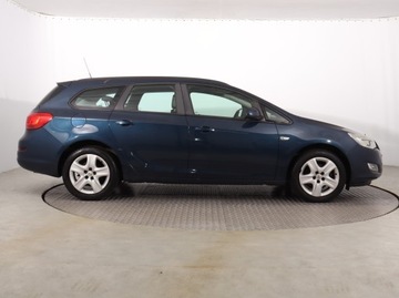 Opel Astra J Sports Tourer 2.0 CDTI ECOTEC 165KM 2011 Opel Astra 2.0 CDTI, 162 KM, Klima, Tempomat, zdjęcie 5
