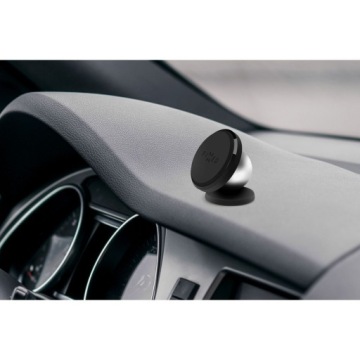 Универсальный магнитный держатель для телефона в автомобиле. Крепится на приборную панель.