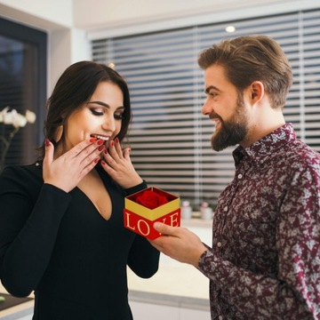 ПОДАРОЧНАЯ КОРОБКА ВЕЧНАЯ РОЗА НА ДЕНЬ СВЯТОГО ВАЛЕНТИНА КРАСНАЯ НА ДНИ РОЖДЕНИЯ ЖЕНСКИЙ ДЕНЬ