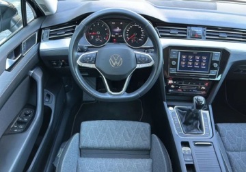 Volkswagen Passat B8 Variant Facelifting 1.5 TSI EVO 150KM 2023 Volkswagen Passat Variant Business Pakirty, ACC, Podgrzewany fotel ergoCo, zdjęcie 35