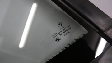 BMW F48 ФИКСИРОВАННОЕ БОКОВОЕ СТЕКЛО ПРАВОЙ ЗАДНЕЙ ДВЕРИ ТРЕУГОЛЬНИК