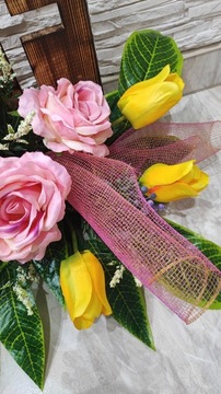 Украшение для пасхального памятника на деревянной основе.