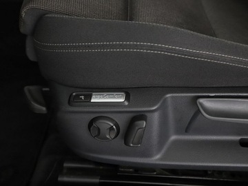 Volkswagen Passat B8 Variant 2.0 TDI BlueMotion SCR 190KM 2017 Volkswagen Passat 4x4 DSG panorama navi klima auto, zdjęcie 38