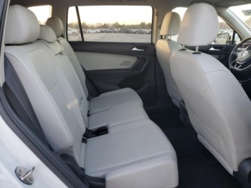 Volkswagen Tiguan II 2021 Volkswagen Tiguan Se, 2021r., 4x4, 2.0L 2.0 Benzyna 184KM, zdjęcie 9