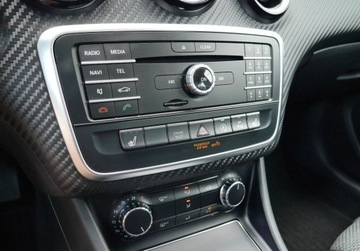 Mercedes GLA I Off-roader 1.6 180 122KM 2017 Mercedes-Benz GLA LIFT 180 Benzyna 122HP Automat Kamera II.wlasciciel GWAR, zdjęcie 20