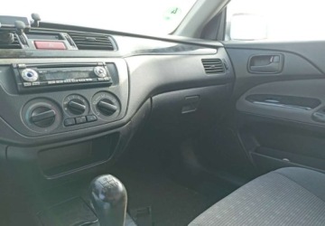 Mitsubishi Lancer VIII Kombi 1.6 i 16V Sport 98KM 2003 Mitsubishi Lancer Mitsubishi Lancer 1.6 Benzyna 98KM, zdjęcie 9