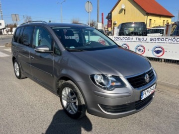 Volkswagen Touran I 1.9 TDI 105KM 2010 Volkswagen Touran 1.9 TDI Klimatyzacja Parktronic tyl El.szyby El.lusterka, zdjęcie 3