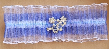 Elegancka ślubna podwiązka z niebieskim