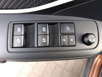 Toyota C-HR I Crossover 1.2L Turbo 116KM 2017 Toyota C-HR 1.2 T GPF Premium Toyota C-HR 1.2 Pre, zdjęcie 29