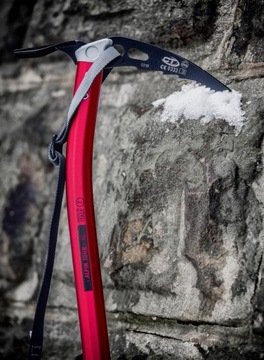 Ледоруб Alpin Tour - красный 70 см