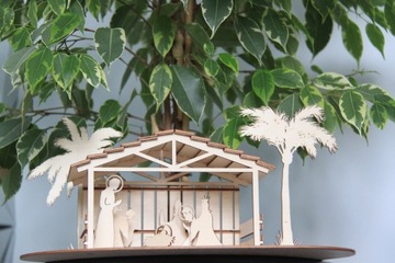 Drewniana szopka dekoracja z postaciami