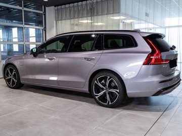 Volvo V60 II  2025 VOLVO V60 T6 AWD Plug-In Hybrid Plus Dark Combi (398 KM) 2025, zdjęcie 1
