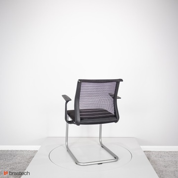Krzesło biurowe czarne Steelcase KB34