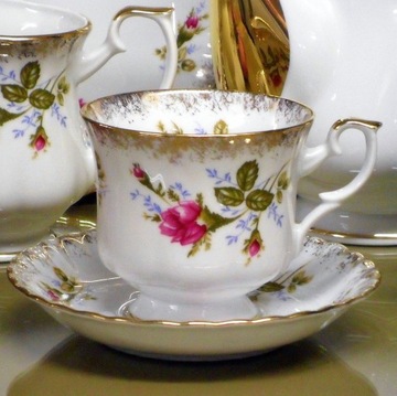001 FILIŻANKA 022 Róża Złota IWONA CHODZIEŻ MALCER PORCELANA
