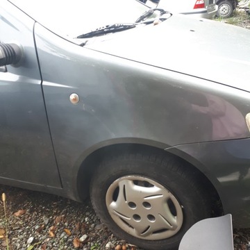 FIAT PUNTO II FL 1.2 8V BŁOTNIK PRAWY PRZÓD 03