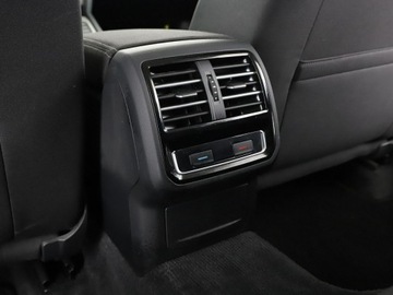 Volkswagen Passat B8 Variant 1.4 TSI BlueMotion Technology ACT 150KM 2017 Volkswagen Passat DSG navi kamera i czujniki, zdjęcie 32