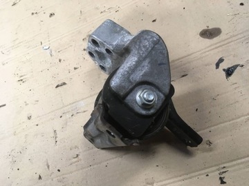 UCHYCENÍ ULOŽENÍ MOTORU PEUGEOT 4007 2.2 HDI 2011