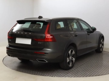 Volvo V60 II  Kombi 2.0 D4 190KM 2020 Volvo V60 Cross Country D4 2.0 AWD, 187 KM, 4X4, zdjęcie 4