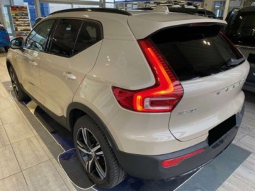 Volvo XC40 2025 VOLVO XC40 B3 Plus Dark Suv 2.0 (177KM) 2025, zdjęcie 2