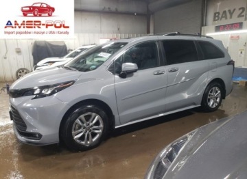 Toyota Sienna III 2022 Toyota Sienna XLE 2022 2.5l 2.5 Hybryda 245KM