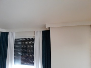 Потолочный рельс из ПВХ с 2 направляющими и КРЫШКОЙ 9 на РАЗМЕР 520 см с БЕЛОЙ крышкой