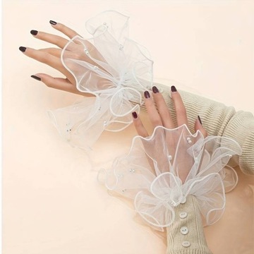 Расклешенные рукава для фото ногтей, белый тюль.