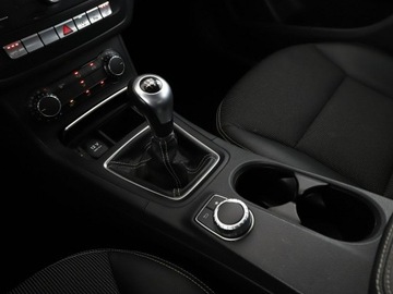Mercedes Klasa B W246 Sports Tourer 180 BlueEFFICIENCY 122KM 2015 Mercedes B 180 navi klima grzane fotele czujniki, zdjęcie 26