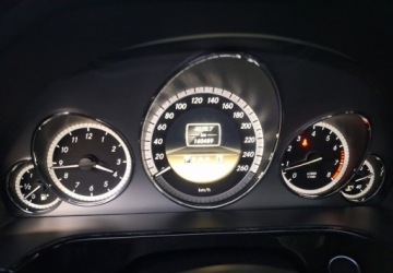 Mercedes Klasa E W212 Limuzyna 200 CGI BlueEFFICIENCY 184KM 2012 Mercedes-Benz Klasa E 1,8BenzynaAutomat LimuzynaSkora Ksenon 1.8, zdjęcie 24