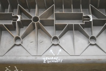 STOPIEŃ PRAWY PRZÓD VW T4 705863736