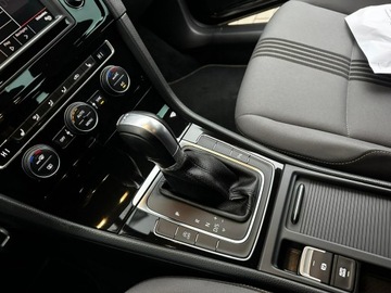 Volkswagen Golf VII Hatchback 3d 1.4 TSI BlueMotion Technology 125KM 2016 Volkswagen Golf Łopatki Grzane fotele Czujniki, zdjęcie 25