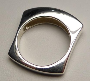 Srebrny kwadratowy pierścionek naturalny szmaragd R.13.