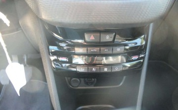 Peugeot 2008 I SUV Facelifting 1.2 PureTech 110KM 2018 Peugeot 2008 1.2 Benzyna 110KM, zdjęcie 16