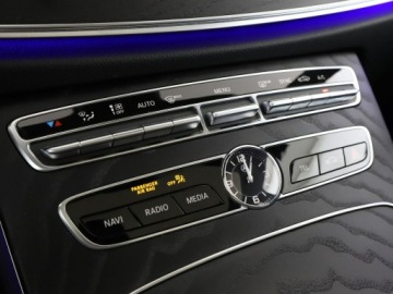 Mercedes Klasa E W213 Kombi 2.0 220d 194KM 2018 Mercedes E 220 FV-23% AMG-Line Automat Panorama, zdjęcie 28