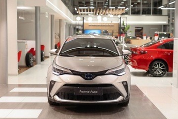 Toyota C-HR I Crossover Facelifting 1.8 Hybrid 122KM 2023 Toyota C-HR 1.8 Hybrid Style 1.8 Hybryda 122KM