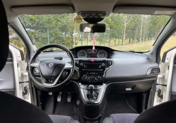 Lancia Ypsilon IV Hatchback 5d 1.3 Multijet 16v 95KM 2011 Lancia Ypsilon KLIMATYZACJA, zarejestrowany, czujniki cofania, ZERO KOROZJ, zdjęcie 6