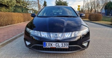 Honda Civic VIII Hatchback 3d 2.2 i-CTDi 140KM 2007 Honda Civic Honda Civic 2.2i-CTDi DPF Executive 2.2 Diesel 140KM, zdjęcie 1