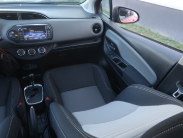 Toyota Yaris III Hatchback 5d Facelifting 2017 1.5 Dual VVT-iE 111KM 2017 Toyota Yaris 1.5 Dual VVT-i, Salon Polska, zdjęcie 7