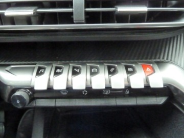 Peugeot 3008 II Crossover 1.2 PureTech 130KM 2018 Peugeot 3008 NAWIGACJAKAMERA COFANIAAUTOMATGWARANCJA 1.2 Benzyna 131KM, zdjęcie 15