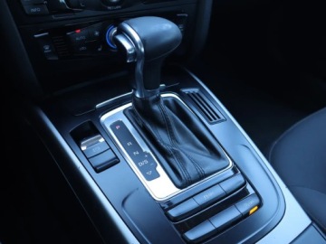 Audi A4 B8 Limousine Facelifting 2.0 TDI 177KM 2012 Audi A4 2.0 TDI, 174 KM, Automat, Klima, zdjęcie 14