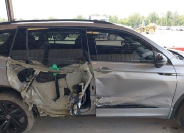 Volkswagen Tiguan II 2023 Volkswagen Tiguan 2023, 2.0L, SE R-LINE BLACK, od ubezpieczalni 2.0 Benzyna, zdjęcie 7