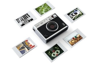 Камера FUJIFILM Instax Mini Evo, черный и серебристый