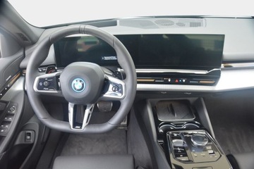 BMW Seria 5 G90-91 Sedan Plug-In 2.0 30e 299KM 2024 BMW 530e Sedan BMW Bońkowscy, zdjęcie 8