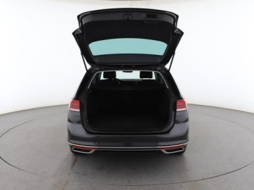 Volkswagen Passat B8 Variant Facelifting 2.0 TDI SCR 150KM 2020 Volkswagen Passat automat virtual cocpit full LED, zdjęcie 18