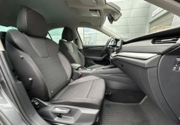 Skoda Octavia IV Liftback 1.5 TSI EVO 150KM 2024 Skoda Octavia Selection komplet opon, Podgrzewane fotele, Kamera cofania,, zdjęcie 17