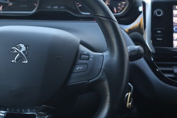 Peugeot 2008 I SUV Facelifting 1.2 PureTech 130KM 2016 Peugeot 2008 1.2 PureTech, Salon Polska, zdjęcie 17