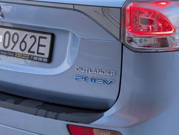 Mitsubishi Outlander III 2014 Mitsubishi Outlander Rezerwacja 2.0 Hybryda Plug-in 121KM, zdjęcie 8