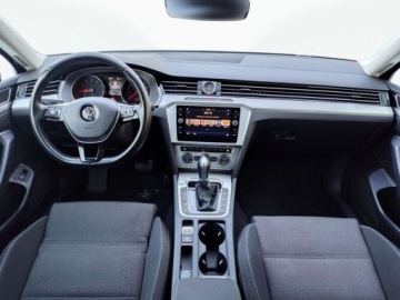 Volkswagen Passat B8 Variant 1.8 TSI BlueMotion Technology 180KM 2018 Volkswagen Passat Variant Salon PolskaFaktura VATmaly przebiegZadbanyFull, zdjęcie 12