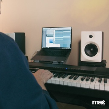 ЦИФРОВОЕ пианино на подставке, 88 клавиш SUSTAIN.