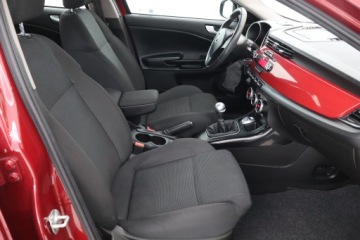 Alfa Romeo Giulietta Nuova II Hatchback 5d 1.4 TB 16v Mair 170KM 2011 Alfa Romeo Giulietta 1.4 T MultiAir, zdjęcie 8